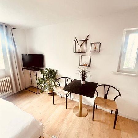 Ferienwohnung An Der Uniklinik Mit Eigener Kueche Und Renoviertem Badezimmer ฮอมบวร์ก ภายนอก รูปภาพ
