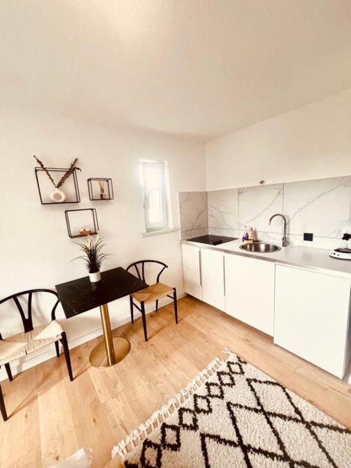 Ferienwohnung An Der Uniklinik Mit Eigener Kueche Und Renoviertem Badezimmer ฮอมบวร์ก ภายนอก รูปภาพ