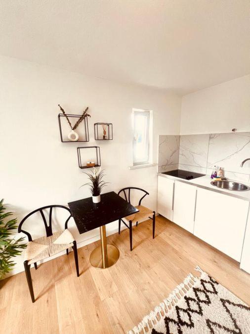 Ferienwohnung An Der Uniklinik Mit Eigener Kueche Und Renoviertem Badezimmer ฮอมบวร์ก ภายนอก รูปภาพ